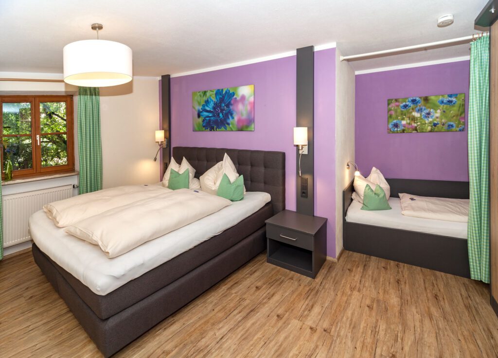 Doppelbett mit Schlafnische in der Ferienwohnung Kornblume